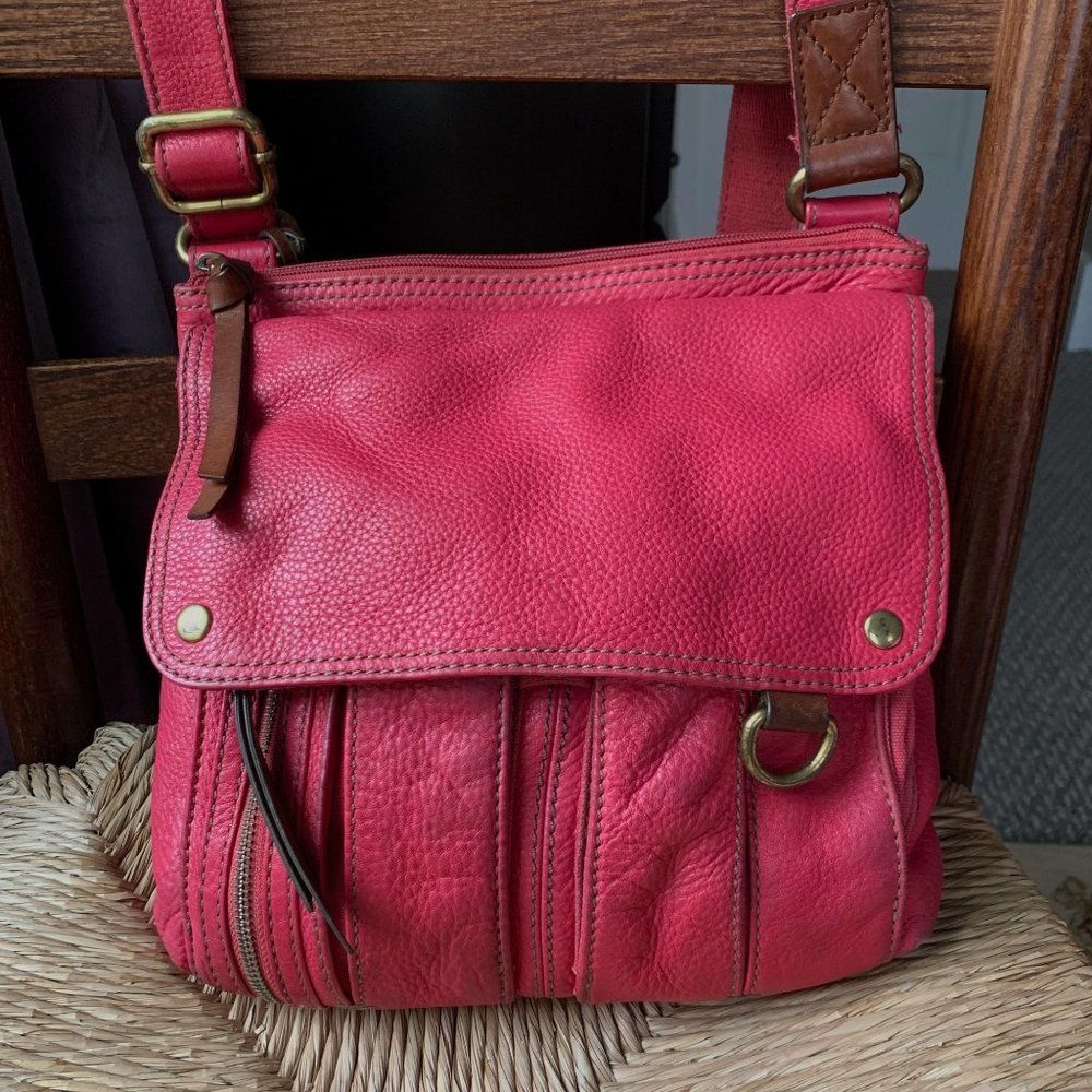 FOSSIL Key Per Fuchsia Pebbled Leather Travel Crossbody Shoulder Bag Purse